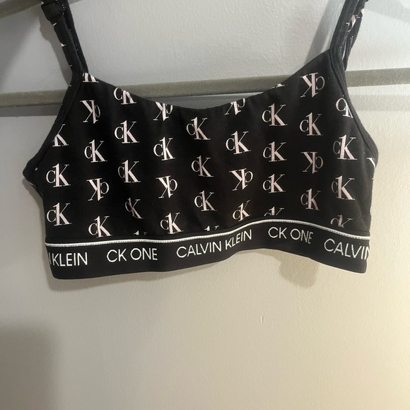 Calvin Kline Bras worn once and some not worn at all. Paid over 300.00. - Picture 14 of 15